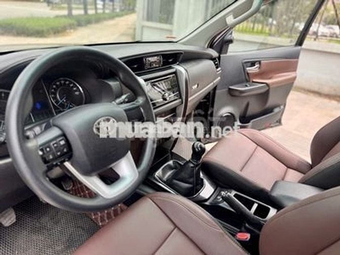 Toyota Fortuner 2017 2.4MT Dầu Nâu ánh kim