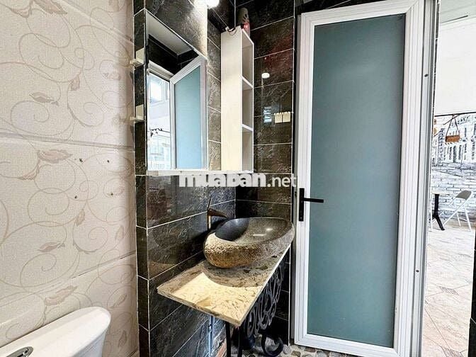 CHDV Duplex cao cấp có rooftop ngay bờ kè Hoàng Sa, quận 1
