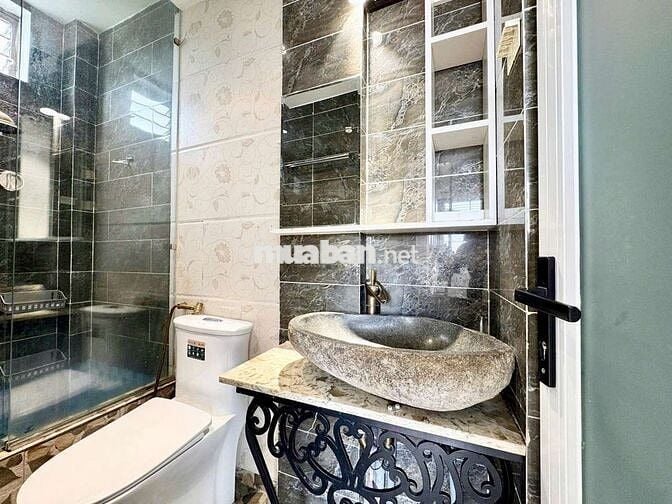 CHDV Duplex cao cấp có rooftop ngay bờ kè Hoàng Sa, quận 1