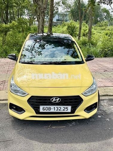 Hyundai Accent 2018 Số sàn Vàng
