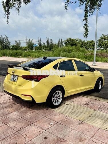 Hyundai Accent 2018 Số sàn Vàng