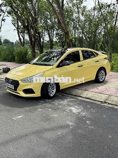 Hyundai Accent 2018 Số sàn Vàng