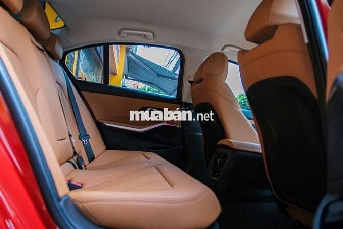BMW 320i Sportline 2025 Đỏ 9000 km