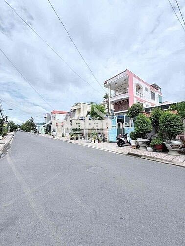 Cho thuê nhà trống suốt 300m2 hẻm đường Trần Quang Diệu, Gần BV Tâm Mi