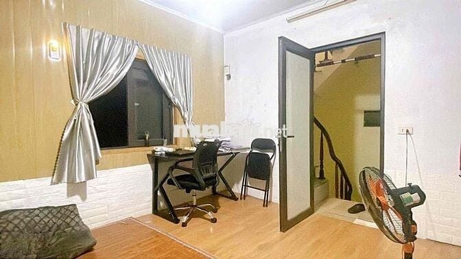 Sốc ! Hơn 4 tỷ có nhà sổ đỏ phố Hoàng Mai-40m oto tránh-22m*5T;3NKK