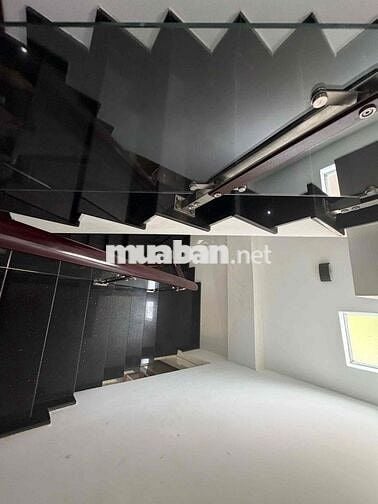 CHO THUÊ NHÀ MẶT TIỀN ĐƯỜNG SỐ 18 P8 GÒ VẤP GẦN CV LÀNG HOA
