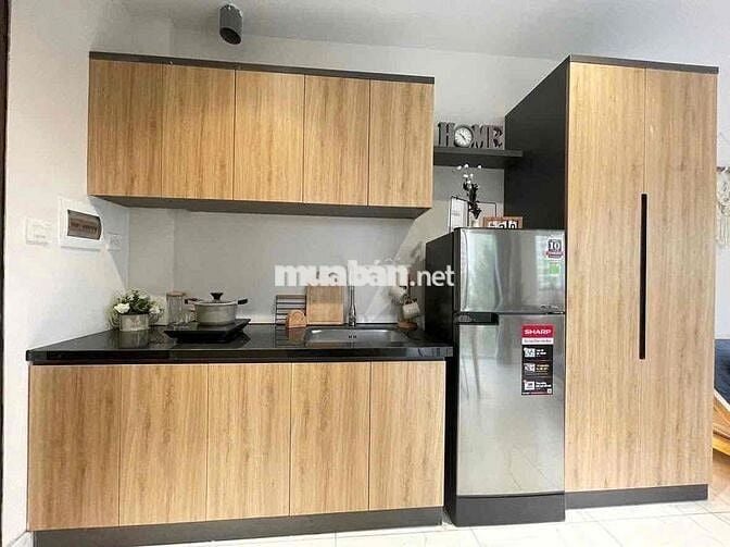Cho thuê phòng đẹp an ninh Ban công ngay Bến Vân Đồn
