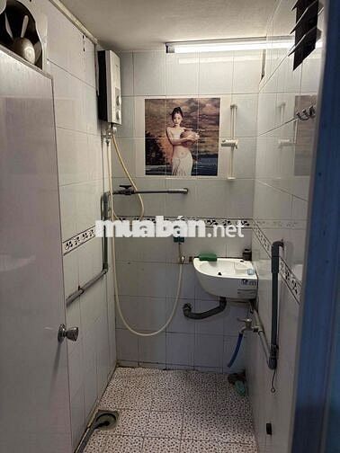 cho thuê phòng trống lầu 01, có ban công, toilet riêng biệt