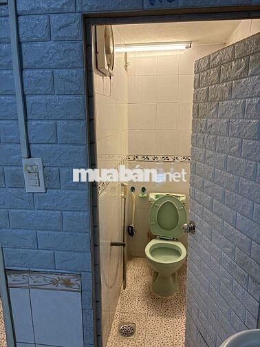 cho thuê phòng trống lầu 01, có ban công, toilet riêng biệt