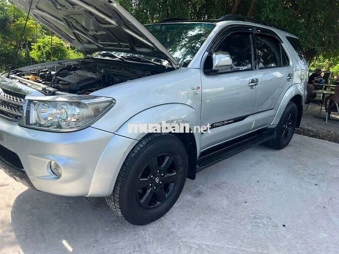 Toyota Fortuner 2009 Số sàn Máy dầu Bạc