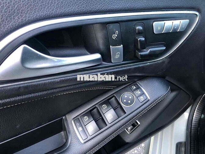 Mercedes-Benz CLA 200 2014 Sedan 80000 km Xám