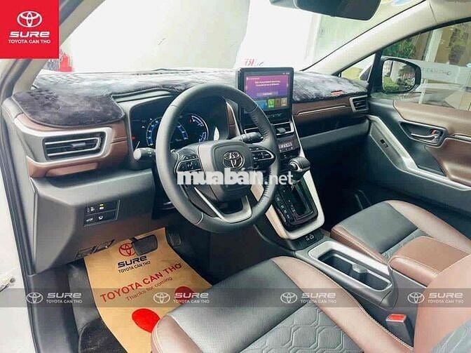 Toyota Innova Cross Hybrid 2024 Trắng 7 chỗ