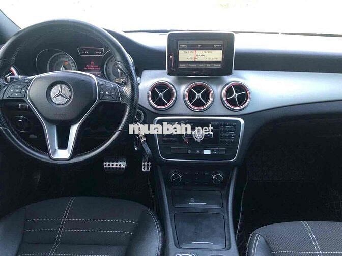 Mercedes-Benz CLA 200 2014 Sedan 80000 km Xám