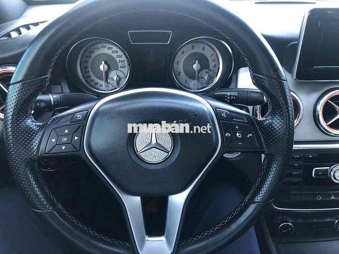 Mercedes-Benz CLA 200 2014 Sedan 80000 km Xám