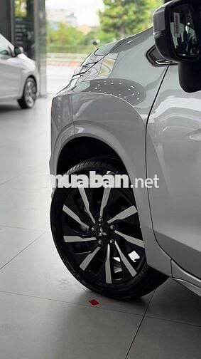 Mitsubishi Xpander AT Premium 2026 Bạc Mới