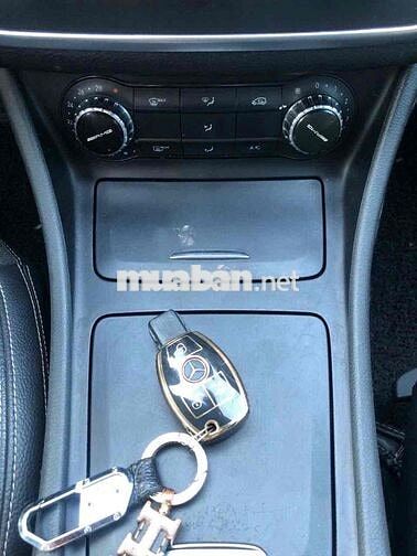 Mercedes-Benz CLA 200 2014 Sedan 80000 km Xám
