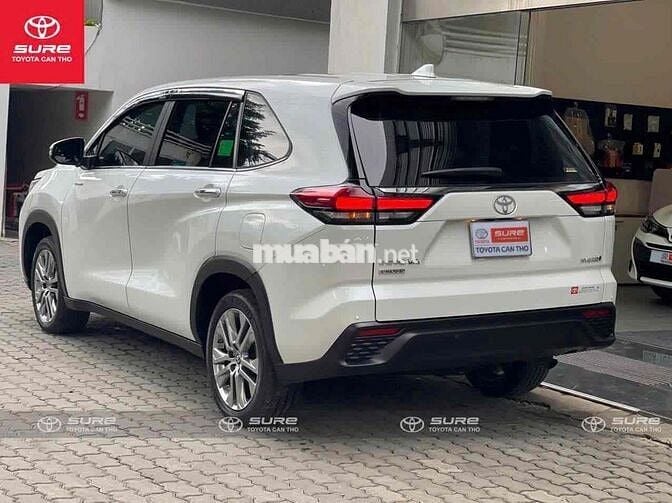Toyota Innova Cross Hybrid 2024 Trắng 7 chỗ