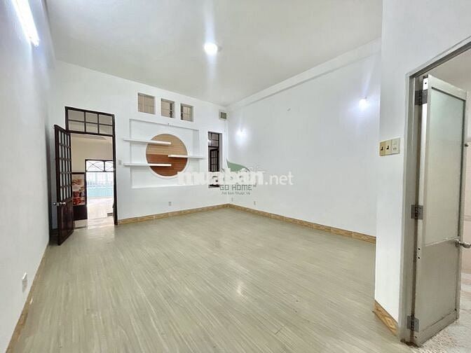 CHO THUÊ NHÀ KINH DOANH 4 TẦNG 6 PHÒNG LỚN KHU BÀN CỜ GIÁ 30 TRIỆU