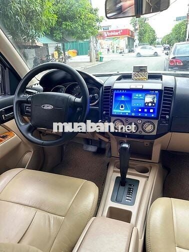 Ford Everest Tự động 7 chỗ Dầu Vàng cát