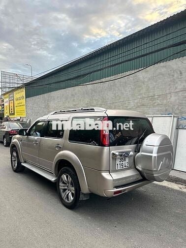 Ford Everest Tự động 7 chỗ Dầu Vàng cát