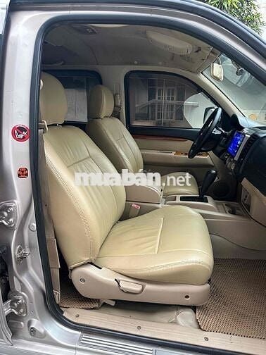 Ford Everest Tự động 7 chỗ Dầu Vàng cát
