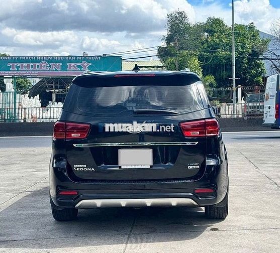 KIA SEDONA FULL DẦU 2018 XE CTY XUẤT HOÁ ĐƠN