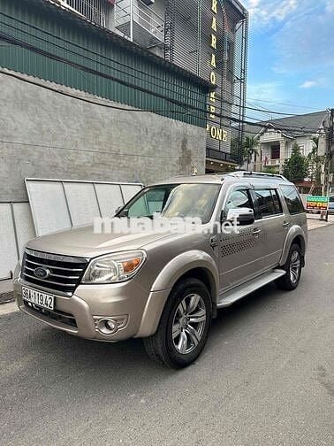 Ford Everest Tự động 7 chỗ Dầu Vàng cát