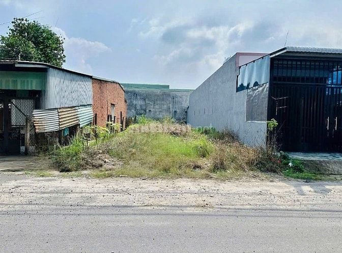 Cần tiền nên bán lô đất đường nhựa 124m2 ở Củ Chi giá 700 triệu