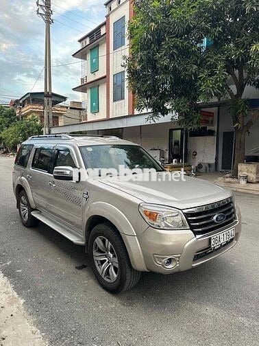 Ford Everest Tự động 7 chỗ Dầu Vàng cát