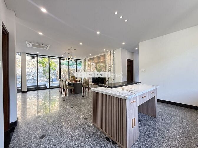 VILLA SÂN VƯỜN 400M2 VIEW NÚI KHU ĐẤT LÀNH GIÁ 22 TRIỆU/THÁNG