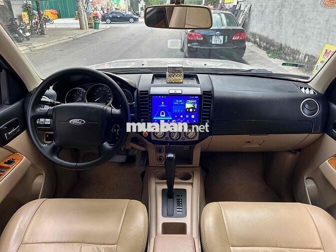 Ford Everest Tự động 7 chỗ Dầu Vàng cát