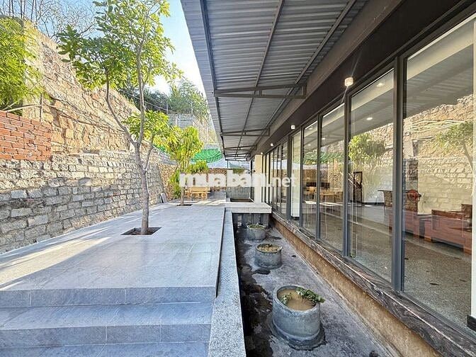 VILLA SÂN VƯỜN 400M2 VIEW NÚI KHU ĐẤT LÀNH GIÁ 22 TRIỆU/THÁNG