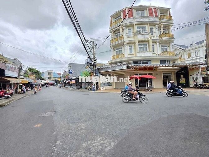 Đất ngay chơ Đoàn Thị Kia phường Tân Đông Hiệp Tp Dĩ An 