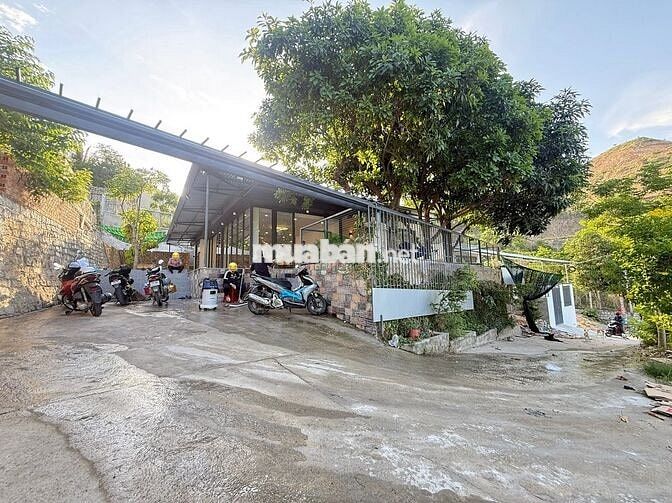 VILLA SÂN VƯỜN 400M2 VIEW NÚI KHU ĐẤT LÀNH GIÁ 22 TRIỆU/THÁNG
