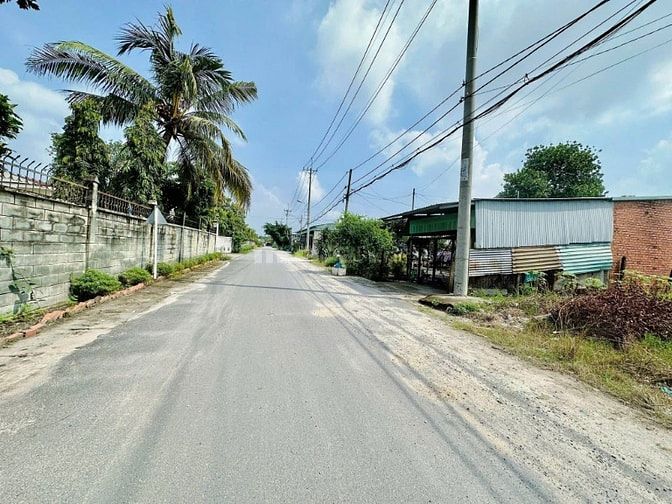 Cần tiền nên bán lô đất đường nhựa 124m2 ở Củ Chi giá 700 triệu