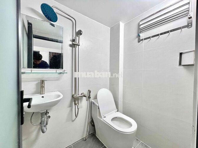 PHÒNG TRỌ BAN CÔNG GIÁ RẺ, CỬA SỔ TRỜI CÓ THANG MÁY, NHẬN NUÔI PET