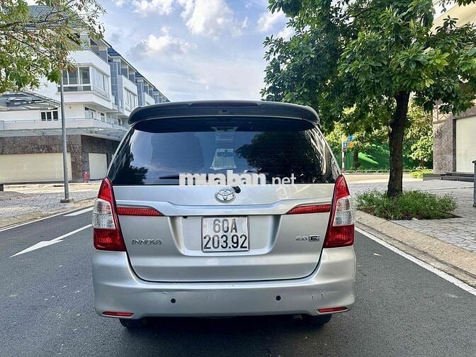 Toyota Innova 2.0E 2015 Số sàn Bạc 8 chỗ