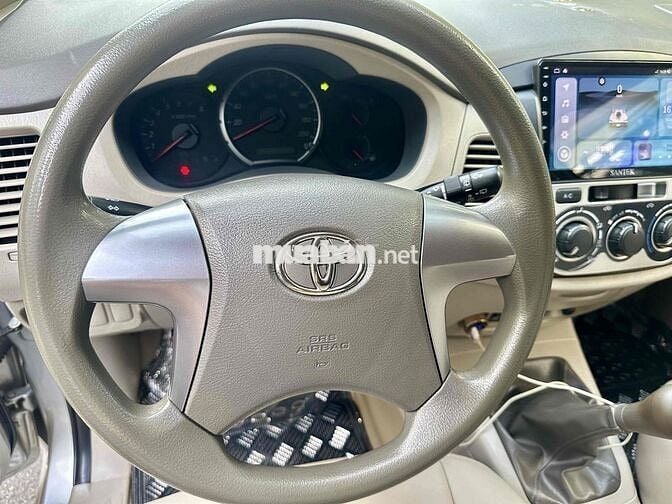 Toyota Innova 2.0E 2015 Số sàn Bạc 8 chỗ
