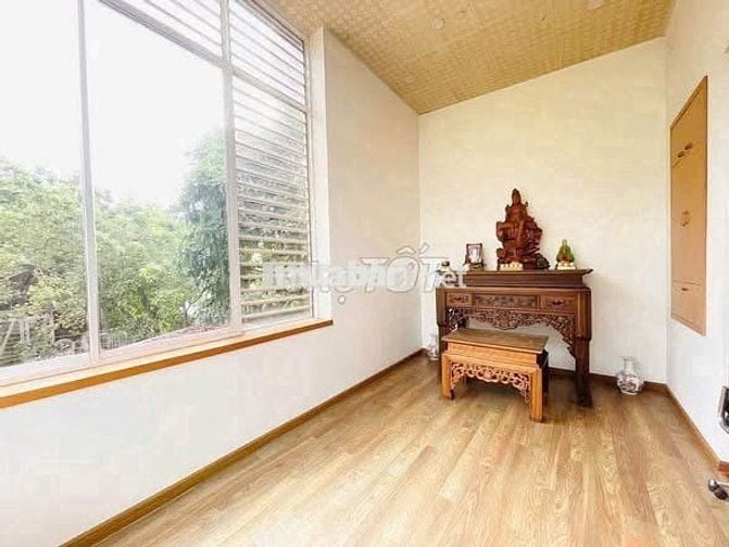 Cho thuê biệt thự 1300m2 mặt tiền sông Đồng Nai, p. Trấn Biên