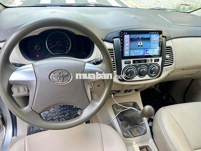 Toyota Innova 2.0E 2015 Số sàn Bạc 8 chỗ