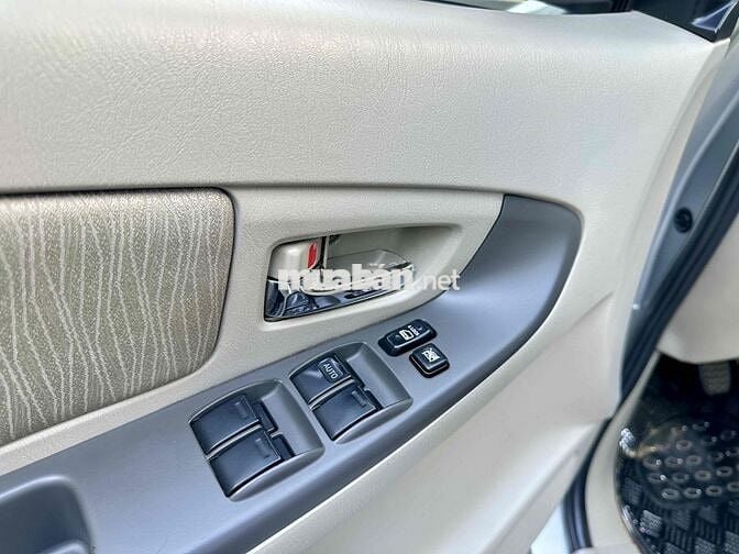 Toyota Innova 2.0E 2015 Số sàn Bạc 8 chỗ