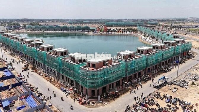 Bán nhà 4 tầng trung tâm đô thị Vinhomes Hậu Nghĩa giá 4 tỷ