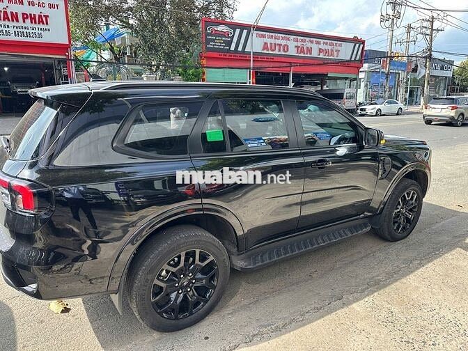 Ford Everest Sport 2024, bảo hành 2027, vay 75%