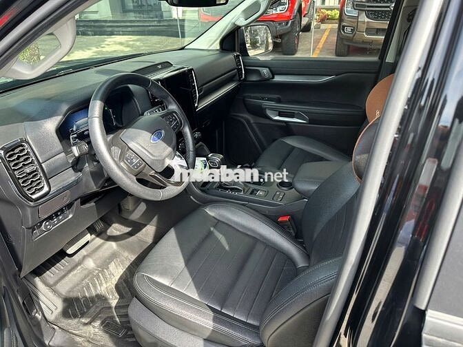 Ford Everest Sport 2024, bảo hành 2027, vay 75%
