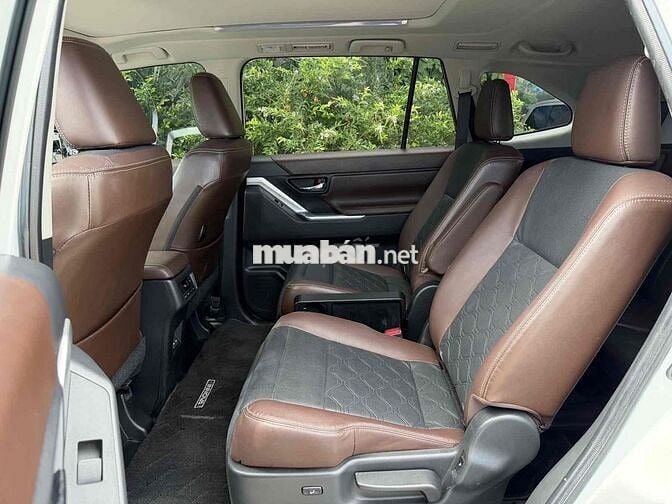 Toyota Innova Cross 2.0HEV 2024 Trắng 45.000 km