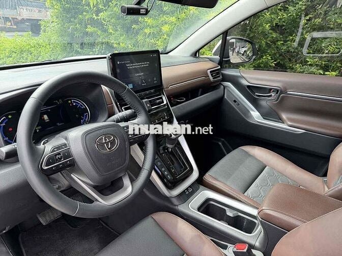 Toyota Innova Cross 2.0HEV 2024 Trắng 45.000 km
