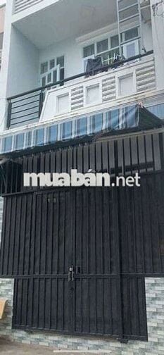nhà 1 lầu 2 phòng ngủ 2 tollet.gần chợ Bình Thành 