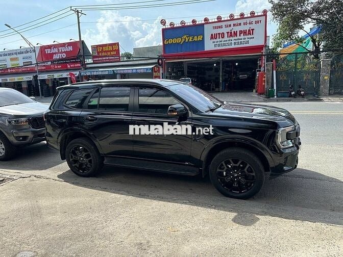 Ford Everest Sport 2024, bảo hành 2027, vay 75%