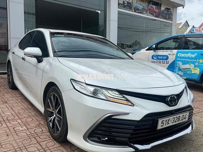 Toyota Camry 2024 Trắng 5 chỗ 76949 km