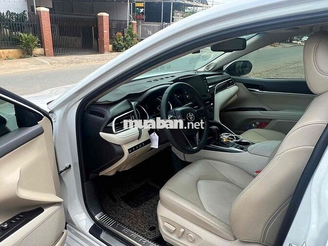 Toyota Camry 2024 Trắng 5 chỗ 76949 km